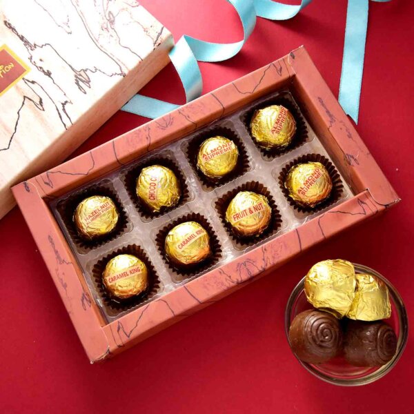 Handmade Assorted chocolate Box (8 Pieces){Hazelnuts Almond Fudge, Coffe Bites, Almond Supreme, Carmel King}