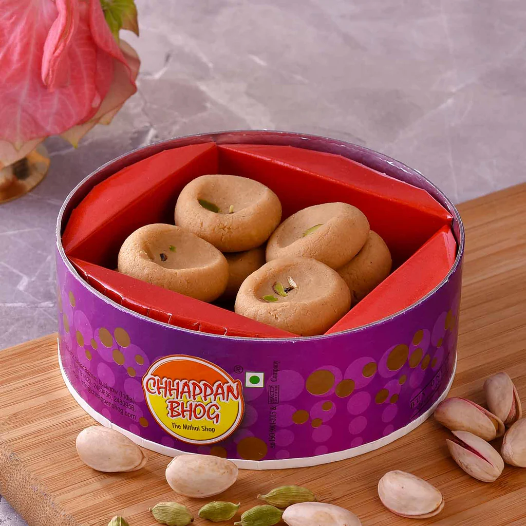 Earthen Bhaidooj Tikka With Cashewnuts & Mathura Peda Earthen Bhaidooj Tikka With Cashewnuts & Mathura Peda